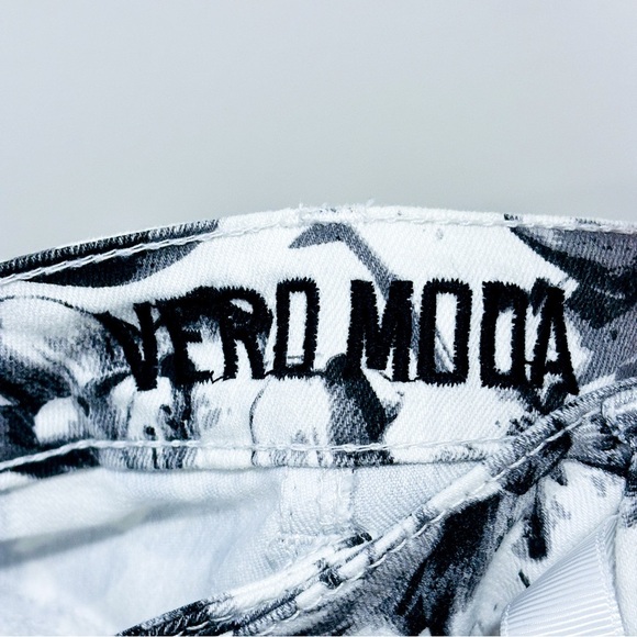 VERO MODA White & black floral skinny jeans - Picture 10 of 10